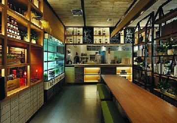 <b>老友记火锅店</b>